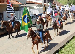 17 - Tradicional desfile da Cavalaria de Santo Antonio, no dia 13 de junho.