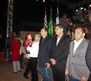 17 - Autoridades durante Hino Nacional