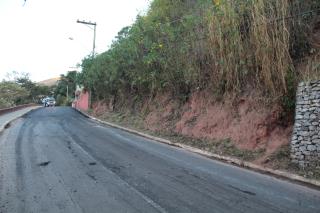 02 - Antes da obra - Barranco onde será construído muro no São Guido (3)