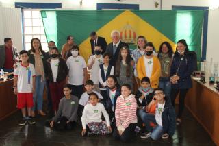 2 - Alunos do 5º ano F da Escola Irmã Irene Alves Lopes - Bicentenário