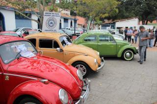 23 - Encontro de Carros Antigos, realizado durante a Festa de Aniversário da Cidade, no mês de junho.