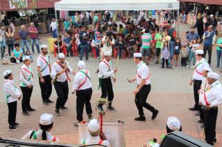 28 - Grupo de Moçambique de Paraibuna, na Festa do Foclore, em uma das principais manifestações culturais do município.