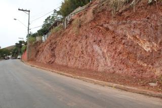 03 - Antes da obra - Barranco onde será construído muro no São Guido (1)