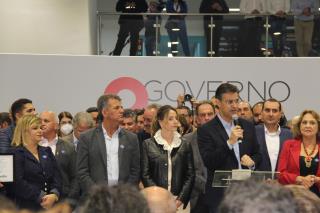Governador Rodrigo Garcia discursa acompanhado dos prefeitos da região, em evento realizado em São José dos Campos