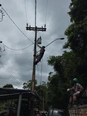 04 - Instalação de iluminação pública no bairro do Colinas.