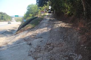 58 - Bairro Escaramuças - Morro das Antenas, antes de receber o calçamento.