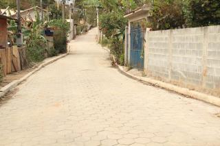 61 - Calçamento da Rua Aires de Oliveira, no Alferes Bento