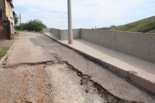 07 - Durante as obras - muro de arrimo na Rua Lino Moreira Leal e a recomposição da via e recapeamento asfáltico  (8)