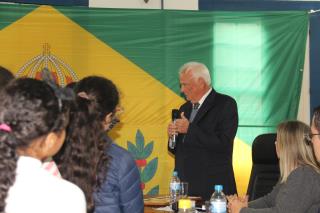 8 - Príncipe D. Pedro de Alcântara Orleans e Bragança  discursa para alunos da escola Irmã Zoé - Bicentenário