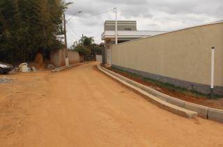 82 - Rua Maria José de Camargo, no Alferes Bento, antes de receber o calçamento.