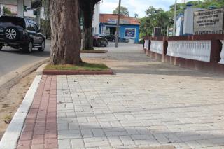 90 - Revitalização da calçada da Avenida Dr. Carlos Guimarães 'Beira Rio', com a instalação de calçada com melhor acessibilidade aos usuários.
