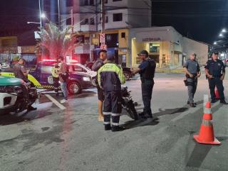 Operação Tolerância Zero fiscaliza motos e coíbe barulho excessivo  Na noite de sexta-feira (14), a Prefeitura de Pindamonhangaba, em parceria com a Polícia Militar, a Guarda Civil Municipal e os Agentes de (1)