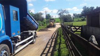 Estrada municipal do Borba recebe serviços de conservação (2)
