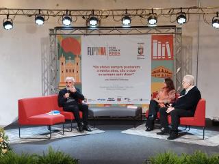 Mesa de debate com o autor homenageado desta edição, João Anzanello Carrascoza
