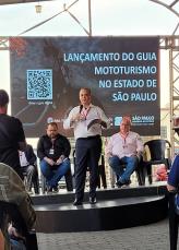 Secretário de Turismo do Estado durante o lançamento do guia em Socorro