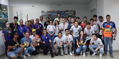 Prefeito e vice recebem atletas medalhistas