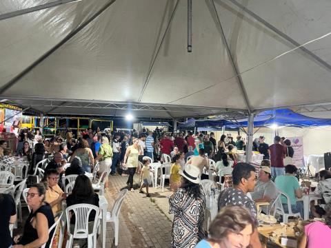 Feira do Dinossauro reúne 600 pessoas no Museu de Paleontologia