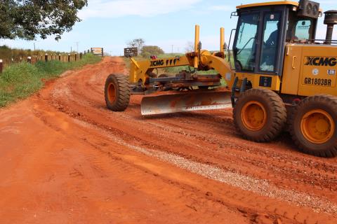 Apesar das chuvas, prefeitura mantém estradas rurais transitáveis