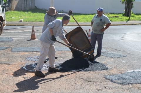 Operação tapa buracos abre diversas frentes