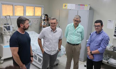 Deputado Major Mecca visita UPA e acompanha entrega de equipamentos