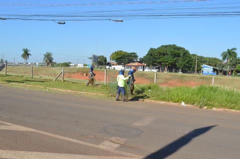 Marginais da Euclides da Cunha recebem roçagem