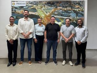 Vice-prefeito recebe representantes estaduais para tratar de iniciativas para a juventude