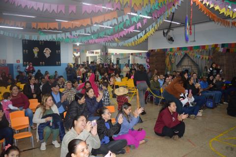 Escola municipal promove tradicional festa junina