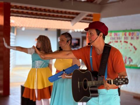 Grupo Criajunto encerra temporada “Maio Laranja” com teatro, música e ações de prevenção
