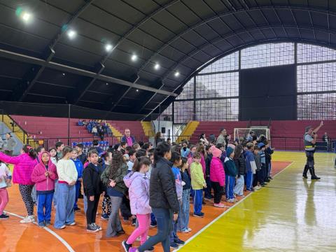 342 alunos de Fernandópolis participam de palestra do Maio Amarelo