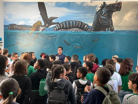 Museu de Paleontologia recebe 96 visitantes de Iturama-MG em visita educativa