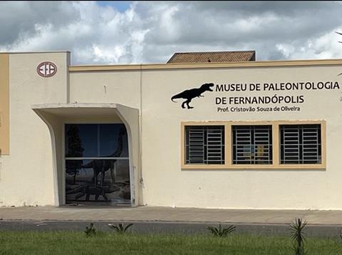 Entrada do museu paleo