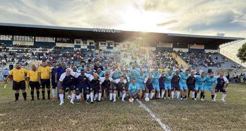 Fefecê x Santos Master: público vê bom jogo e aplaude velhos astros