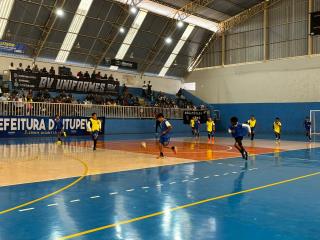 Torneio Bom de Bola leva famílias para Ginásio Municipal; confira os próximos confrontos