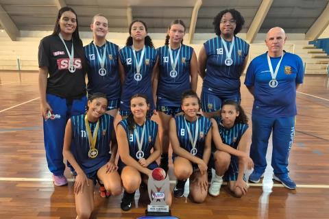Sub-15 feminino é vice-campeão na Associação Regional de Basquete