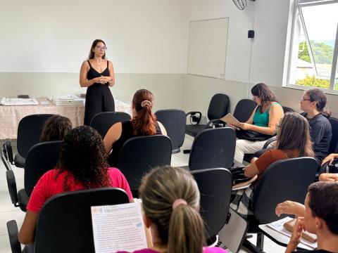 Entrega de laudos marca novo passo no acompanhamento de crianças da rede municipal