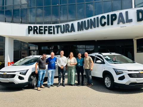 Itupeva recebe dois novos veículos para reforçar a frota da Educação Municipal