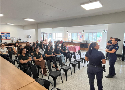 Guardiã Maria da Penha: palestra orienta funcionárias de indústria local sobre ações de combate à violência contra a mulher