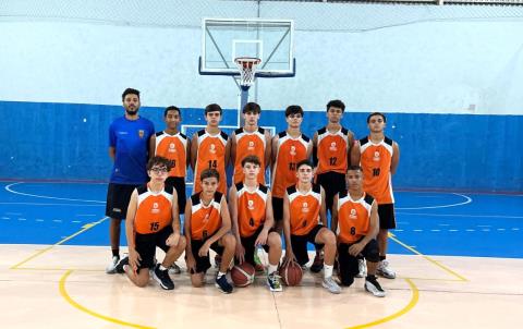 Basquete masculino sub-15 mantém invencibilidade e liderança da tabela