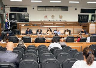 Reunião entre Prefeitura, Câmara e comerciantes busca soluções conjuntas para população em situação de rua