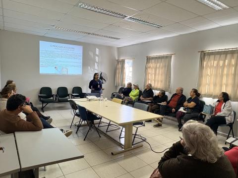 Palestra no CCI orienta idosos sobre alimentação saudável, obesidade e qualidade de vida
