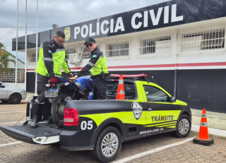 Agentes de Trânsito auxiliam em recuperação de moto furtada