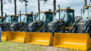 Itupeva é contemplada com retroescavadeira por meio do Programa Nacional de Modernização Agrícola