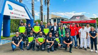 Pitstop Educativo orienta motociclistas em ação do Maio Amarelo