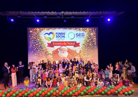 Parceria entre Fundo Social e SEG Automotive leva ação de Natal a crianças