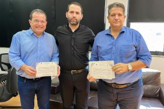 Prefeito e vice recebem convite para prestigiarem elevação da 'Quase Paróquia São Vicente de Paulo'