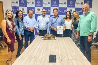 Em celebração aos 58 anos de Itupeva, Prefeitura recebe bolo comemorativo do Covabra Supermercados