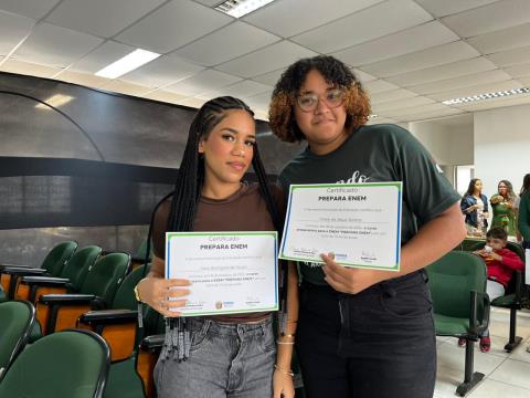 Prepara Enem 2025: Prefeitura encerra curso gratuito e certifica estudantes
