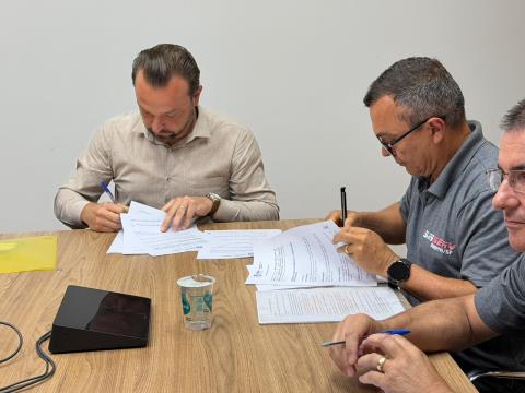 Prefeitura e Sindicato firmam acordo coletivo 2026/2027; reajuste salarial será maior que a inflação