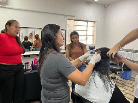 Fundo Social oferece curso de progressiva para moradores de Itupeva como parte das ações do Mês da Mulher