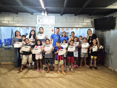 Confraternização marca encerramento do módulo de natação das crianças atendidas pelo CRAS Hortênsias